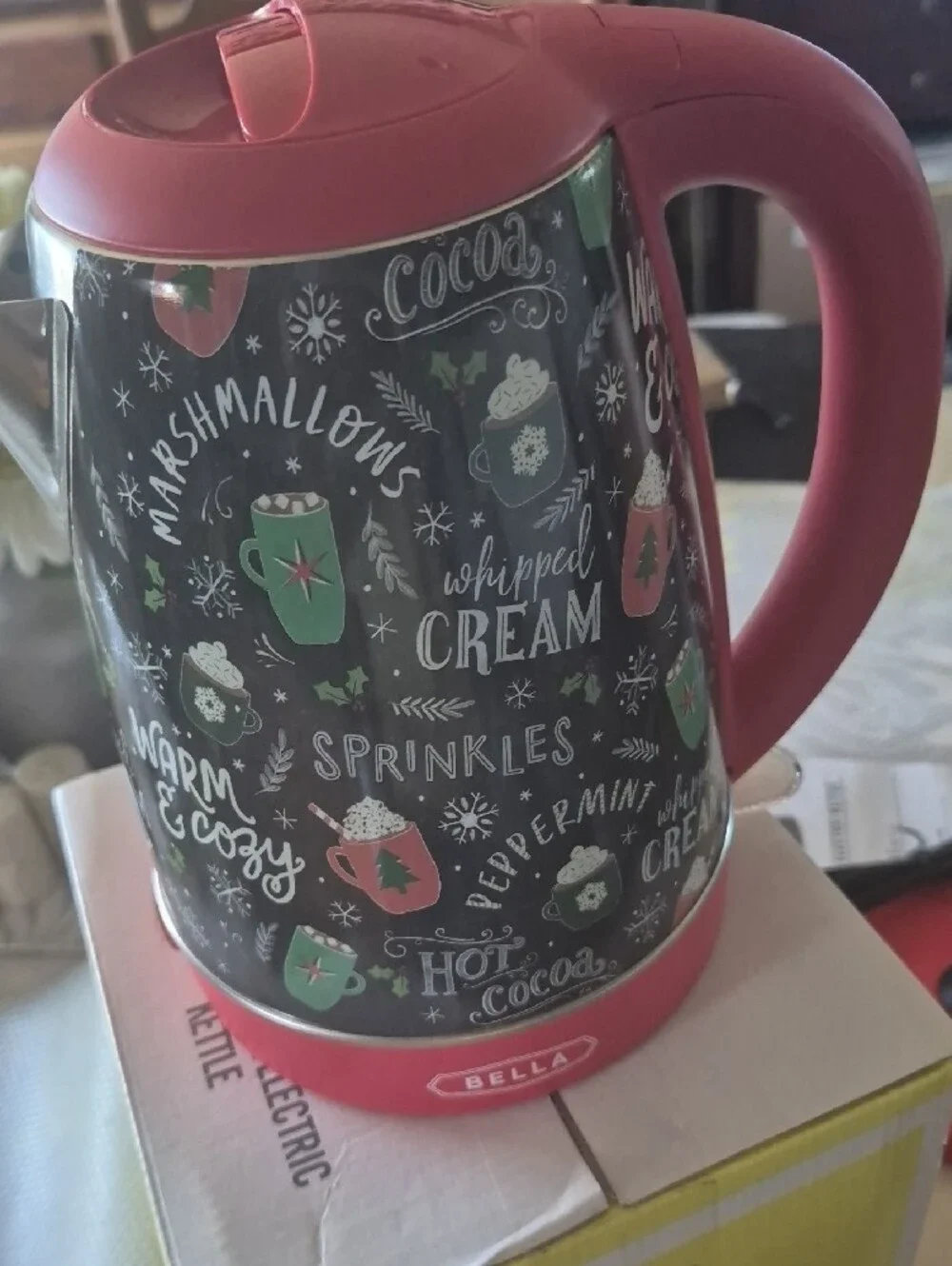 bella Red & Green Holiday-Themed Electric Kettle